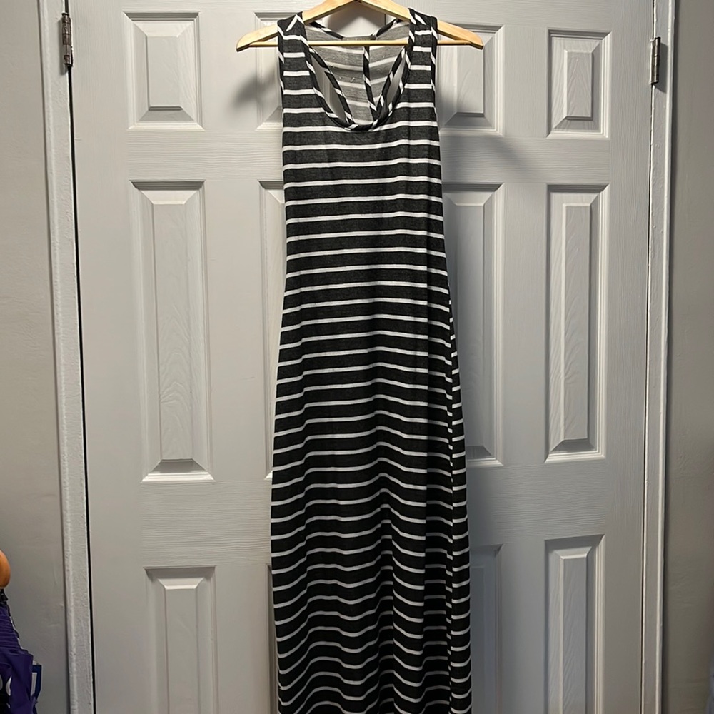 Maxi sun dress in grey and white strips.